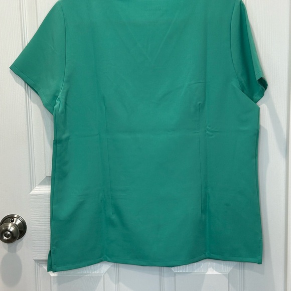 NWOT Figs Sugical Green Casma L - Picture 2 of 2